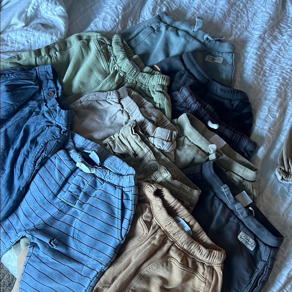 Bundle of 11  Sweatpants and Joggers with Ribbed Fabric and Casual Style